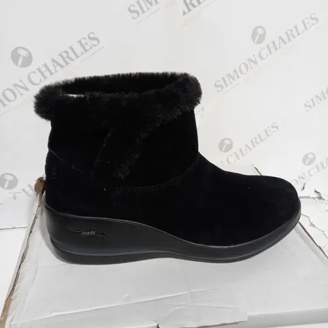 SKECHERS BLACK WEDGE BOOTS - SIZE 5.5