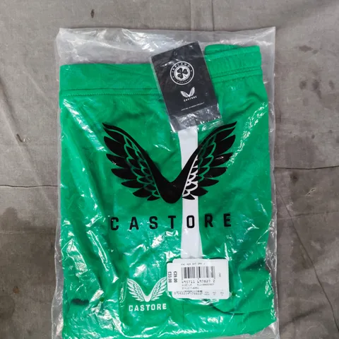 BAGGED CASTORE IRELAND FOOTBALL SHORTS IN GREEN SIZE J MEDIUM