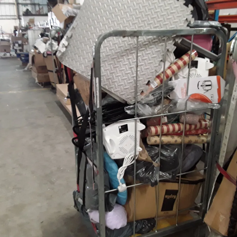 CAGE TO INCLUDE AN ASSORTMENT OF HOUSEHOLD ITEMS PET BED, CLOTHES HANGERS ELECTRIC HEATERS ECT