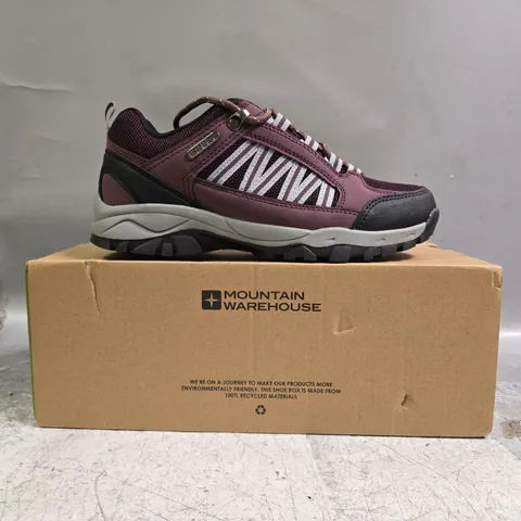 BOXED PAIR OF MOUNTAIN WAREHOUSE PATH WOMENS OUTDOOR WATERPROOF WALKING SHOES IN PURPLE SIZE UK 5