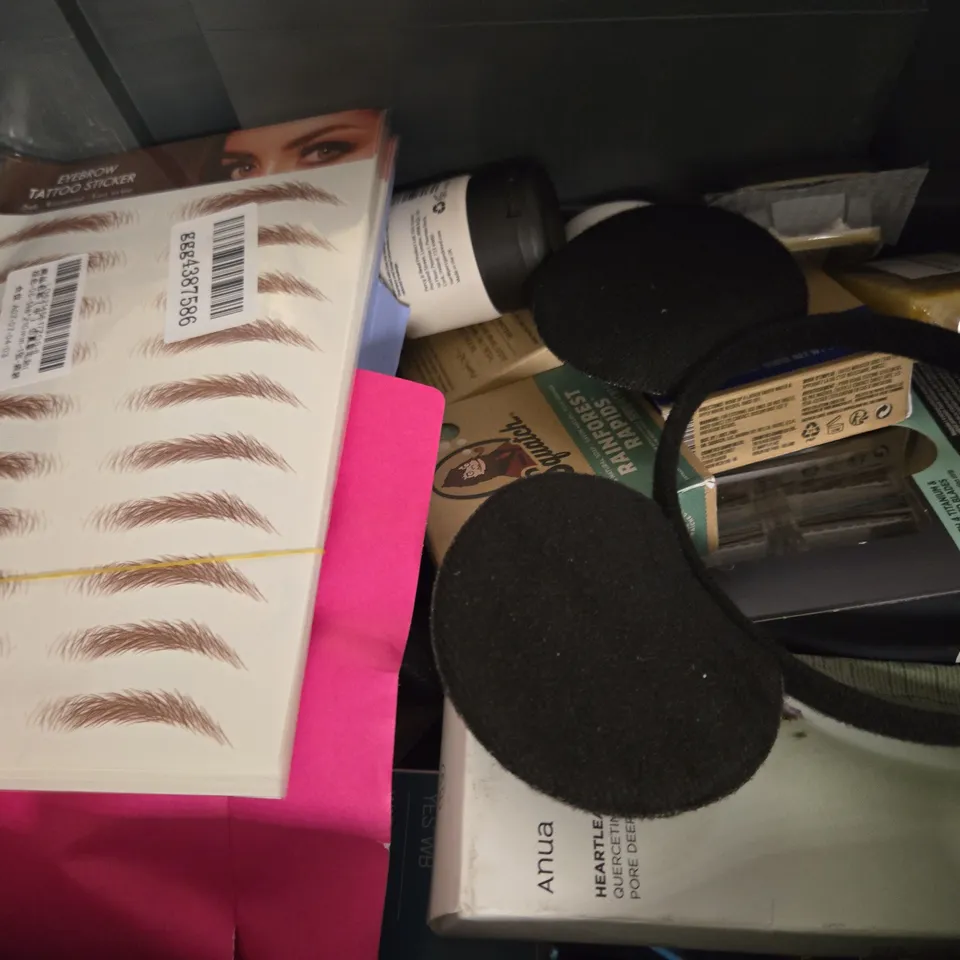 APPROXIMATELY 15 ASSORTED HEALTH & BEAUTY ITEMS TO INCLUDE -  SQUATCH ALPINE SAGE , DR TEALS FOAMING BATH ETC