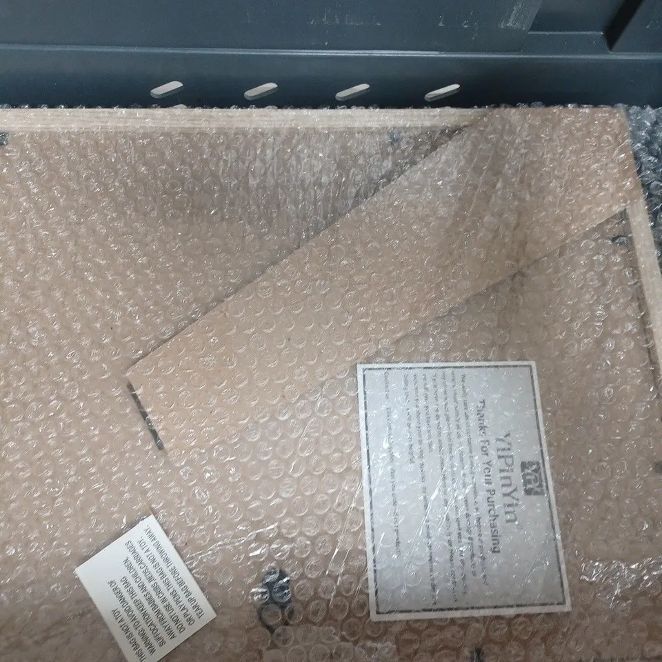 BOX OF APPROXIMATELY 5 ASSORTED ITEMS TO INCLUDE - DISTRESS OXIDE - NOTE BOOK - SET OF 3 FRAMES ETC
