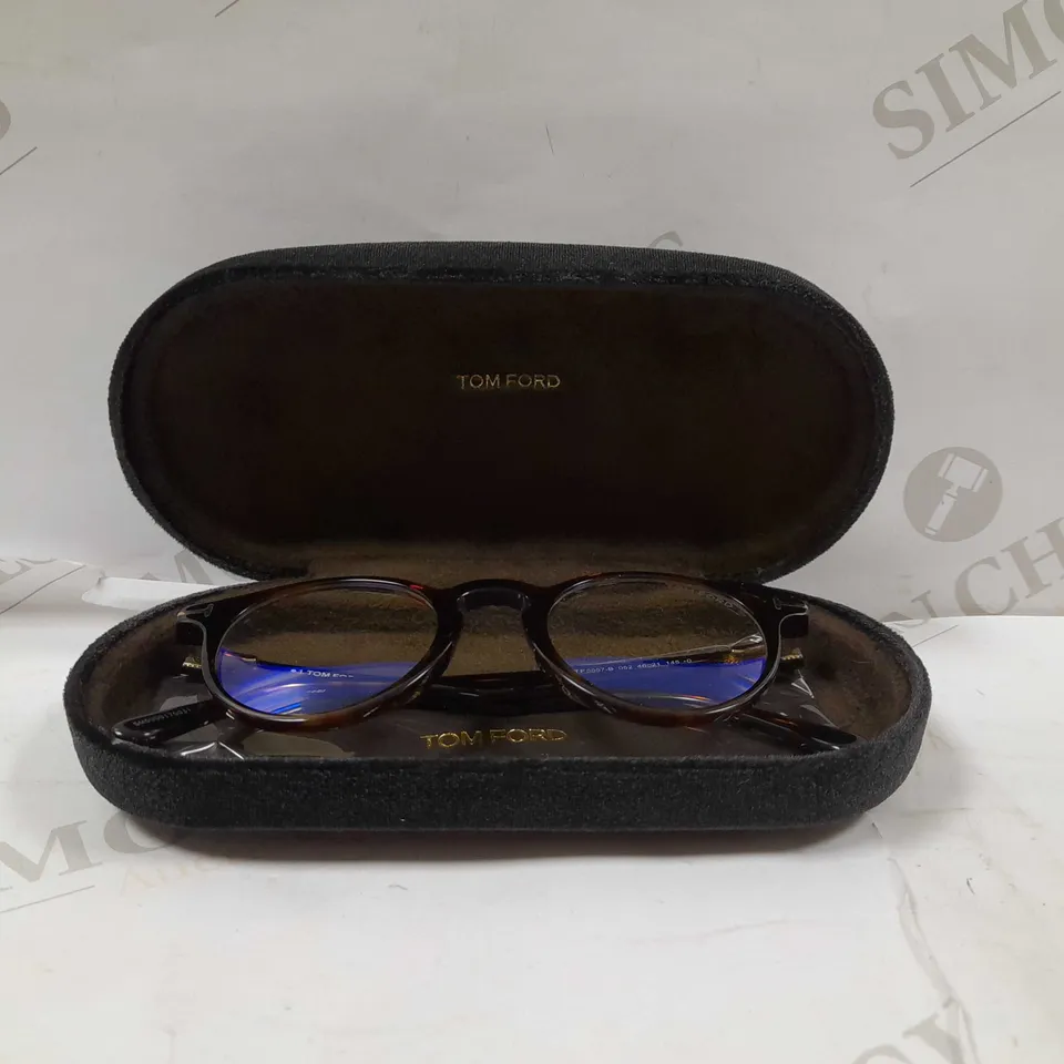 TOM FORD FT5557-B 052