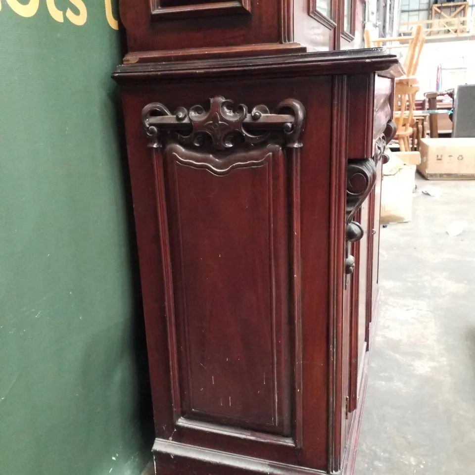 VICTORIAN MAHOGANY VENEER PART GLAZED LOCKABLE BOOKCASE WITH CUPBOARD