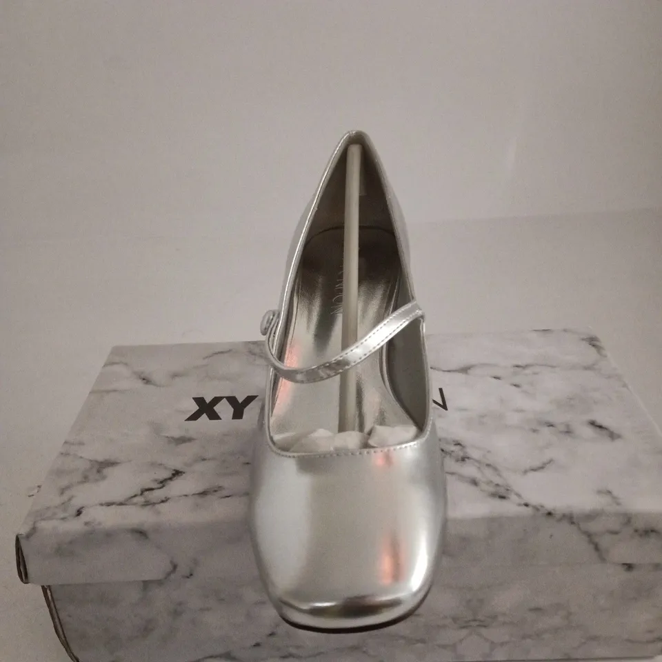 XY LONDON SILVER METALLIC WOMENS SHOES UK 6 BOXED