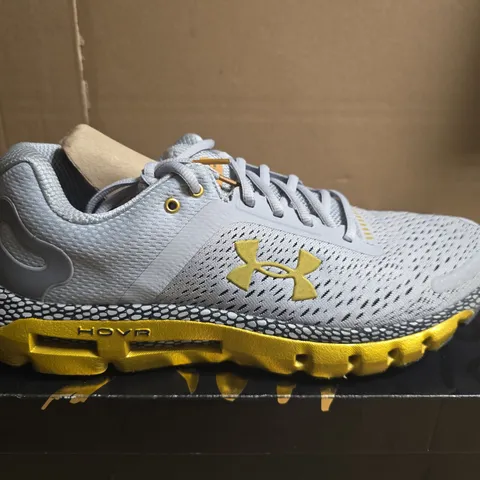 BOXED PAIR OF UNDER ARMOUR TRAINERS - UK SIZE 10.5