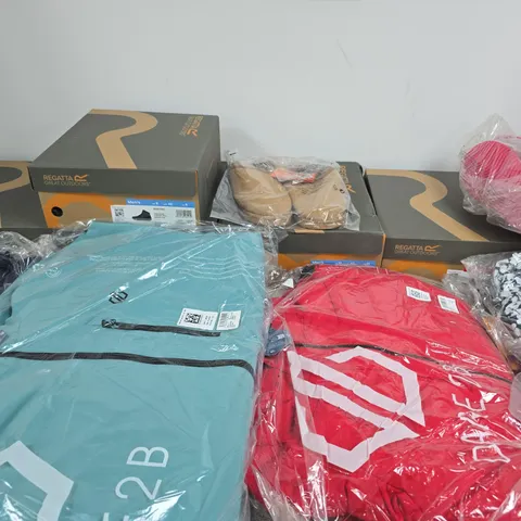 APPROXIMATELY 13 ASSORTED BRAND NEW REGATTA CLOTHING ITEMS IN VARIOUS SIZES, STYLES & COLOURS