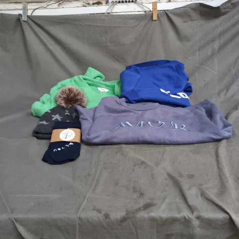 BOX OF APPROXIMATELY 20 ASSORTED CLOTHING ITEMS INCLUDING WOOLLY HAT, SOCKS, GREEN FLUFFY JUMPER AND BLUE "AMOUR" JUMPER