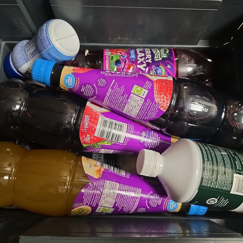 APPROXIMATELY 10 ASSORTED DRINKS TO INCLUDE HUEL VANILLA, RIBENA, ALOE VERA JUICE, ETC - COLLECTION ONLY