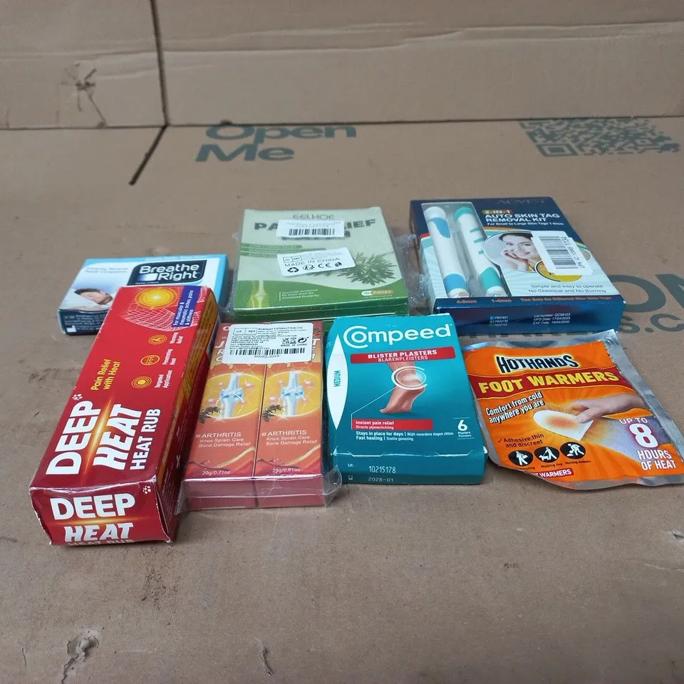 TOTE OF APPROXIMATELY 15 ASSORTED ITEMS TO INCLUDE COMPEED, DEEP HEAT, BREATHE RIGHT, SKIN TAG REMOVAL KIT ETC