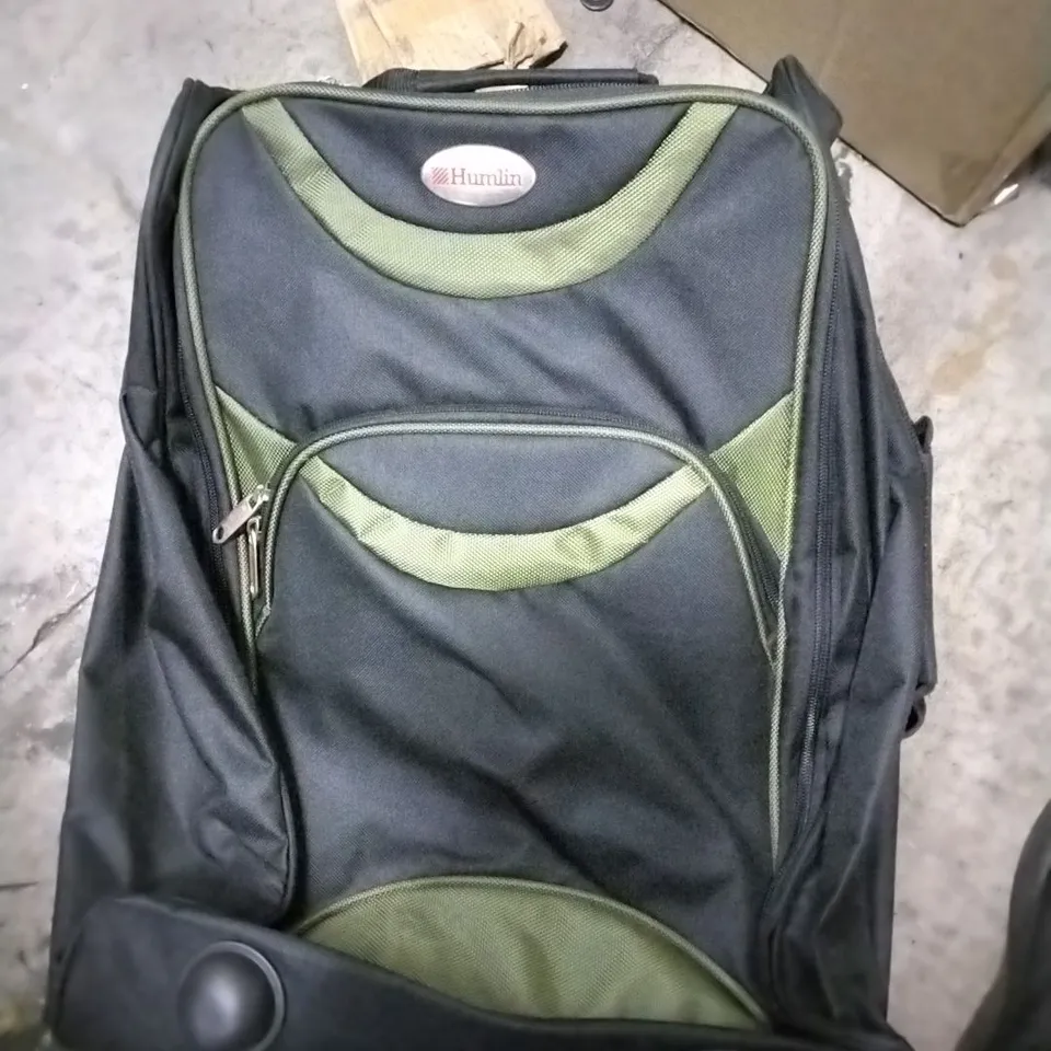 SLEEVED TRAVEL CABIN BAG BLACK AND GREEN