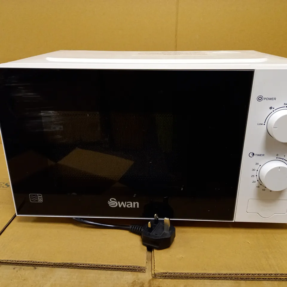 SWAN 700W MANUAL MICROWAVE RRP £54