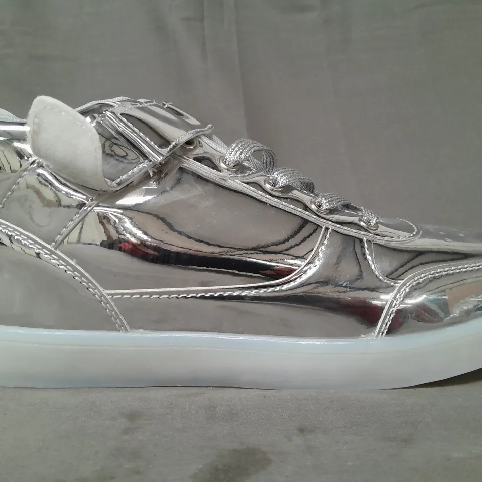 BOXED PAIR OF DESIGNER TRAINERS IN METALLIC SILVER EU SIZE 44