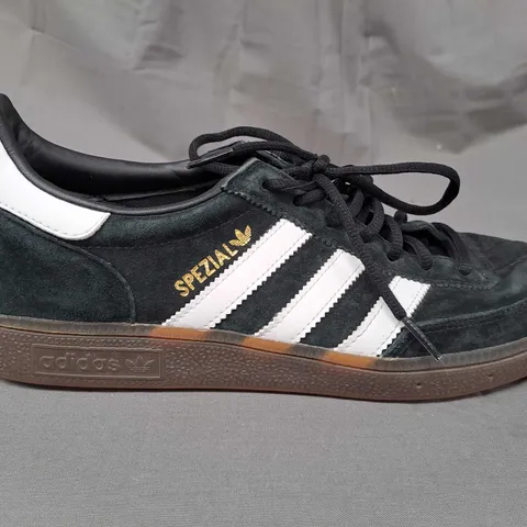 PAIR OF ADIDAS SPEZIAL TRAINER SIZE 9