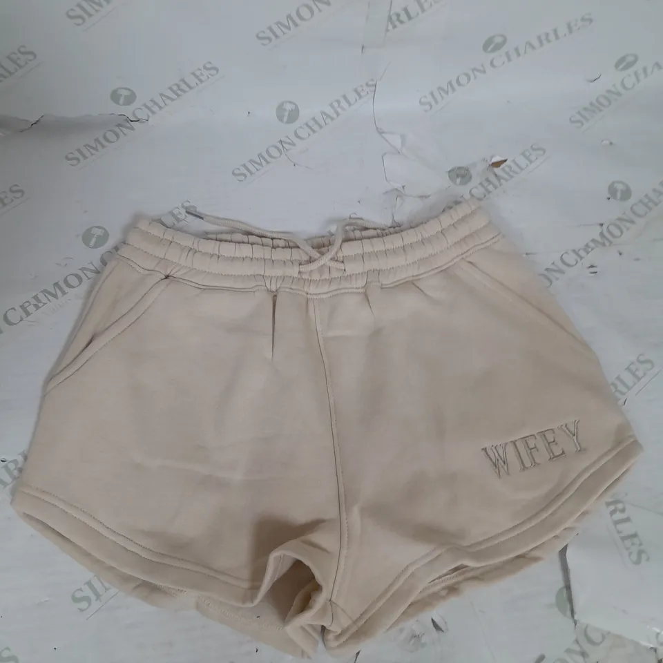 SIX STORIES WIFEY STATEMENT SHORTS IN BEIGE SIZE S