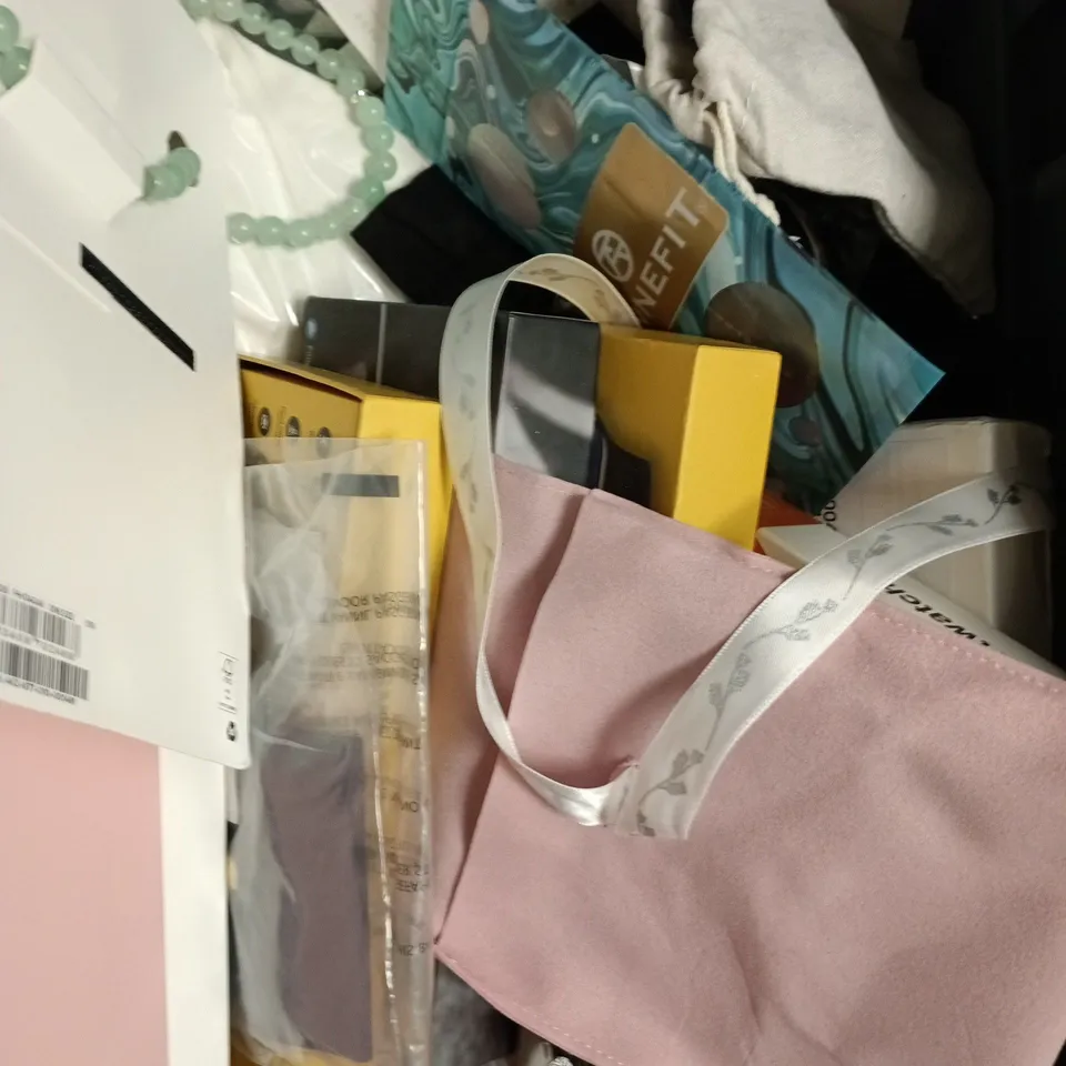 APPROXIMATELY 20 ASSORTED JEWELLERY PRODUCTS TO INCLUDE EARRINGS, WATCH, BRACELETS ETC 