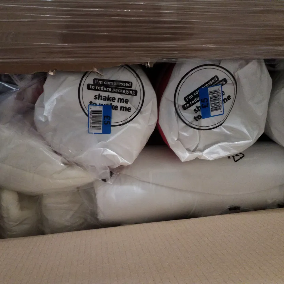 PALLET CONTAINING ASSORTED BEDDING INCLUDING PILLOWS