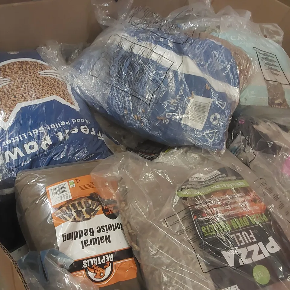 PALLET CONTAINING A LARGE QUANTITY OF ASSORTED ANIMAL PRODUCTS AND OTHER ITEMS INCLUDING: CAT LITTER, TORTOISE BEDDING, PIZZA OVEN PELLETS ECT