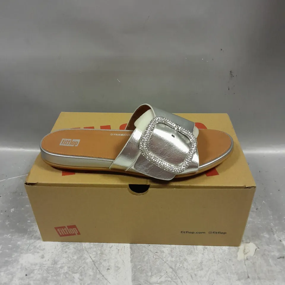 BOXED PAIR OF FITFLOP GRACIE CRYSTAL MAXI-BUCKLE METALLIC LEATHER SLIDES IN SILVER SIZE UK 4.5