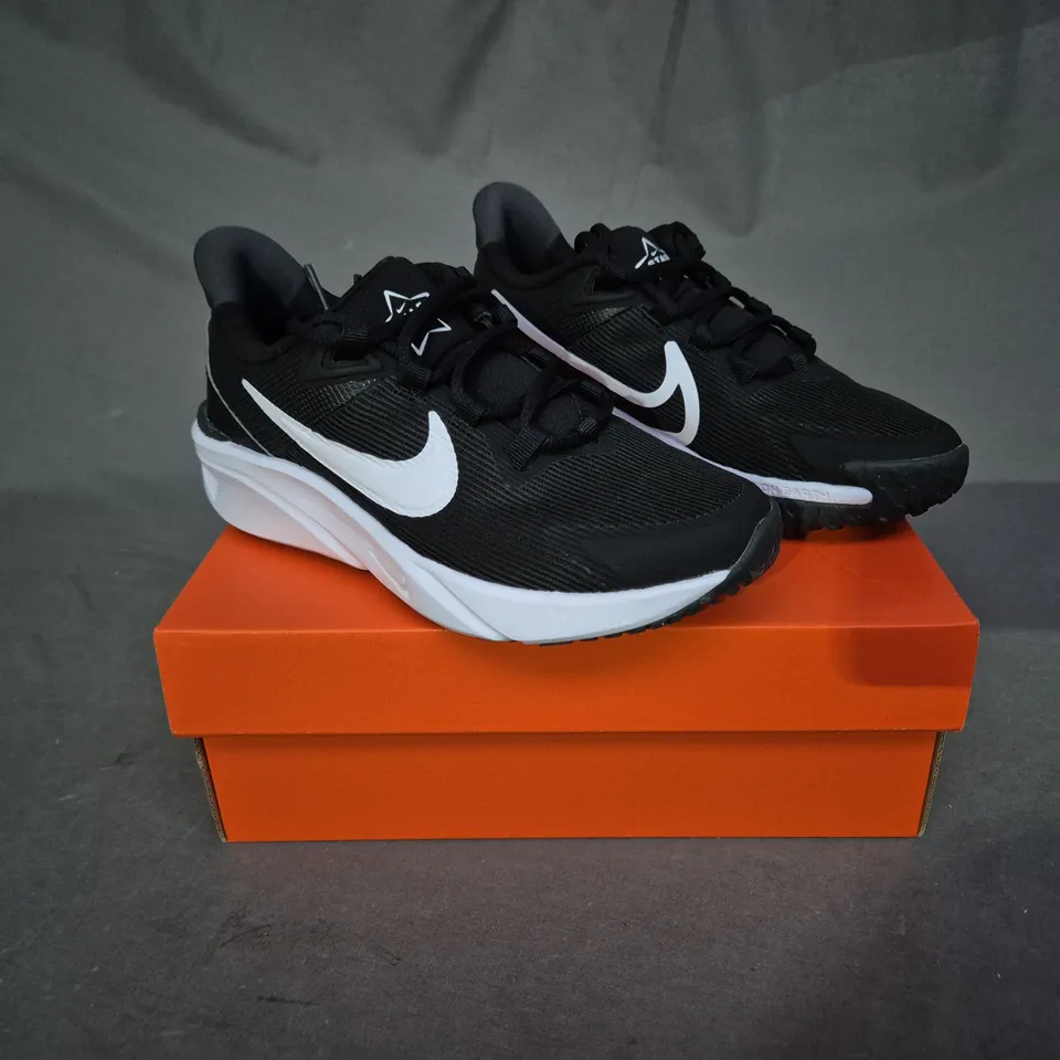 BOXED PAIR OF NIKE STAR RUNNER 4 NN TRAINERS - UK SIZE 3 