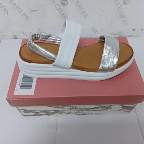 BOXED PAIR OF MODA IN PELLE PLATFORM SANDALS IN WHITE/SILVER SIZE EU 40