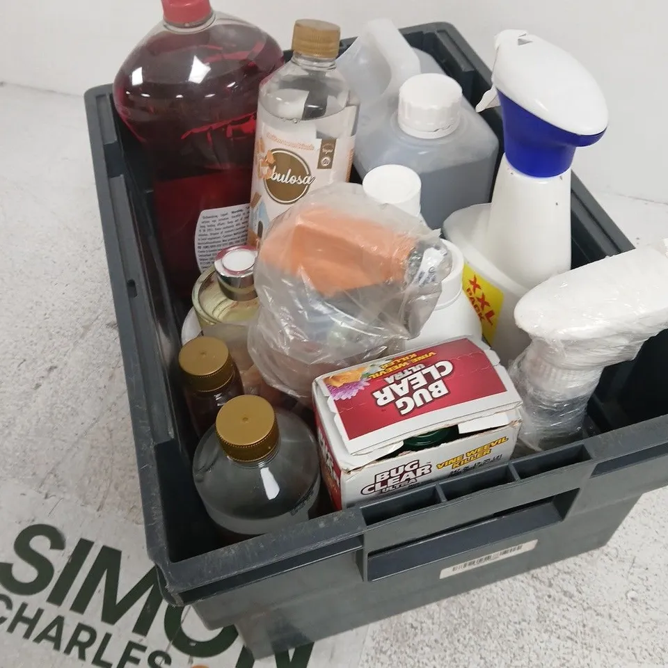 BOX OF APPROXIMATELY 10 HOUSEHOLD LIQUIDS INCLUDING FAIRY LIQUID, FALLOUT REMOVER ETC.