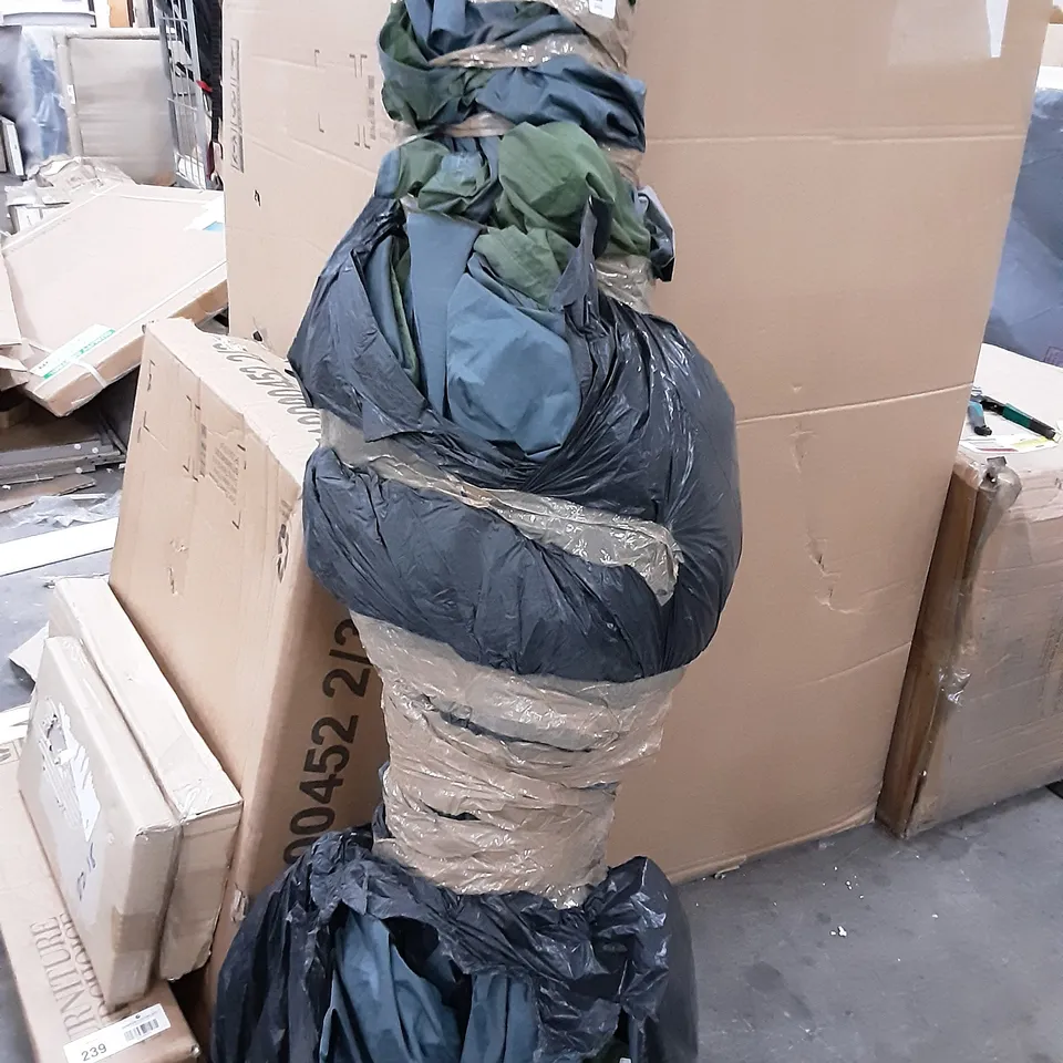 WRAPPED GARDEN UMBRELLA 