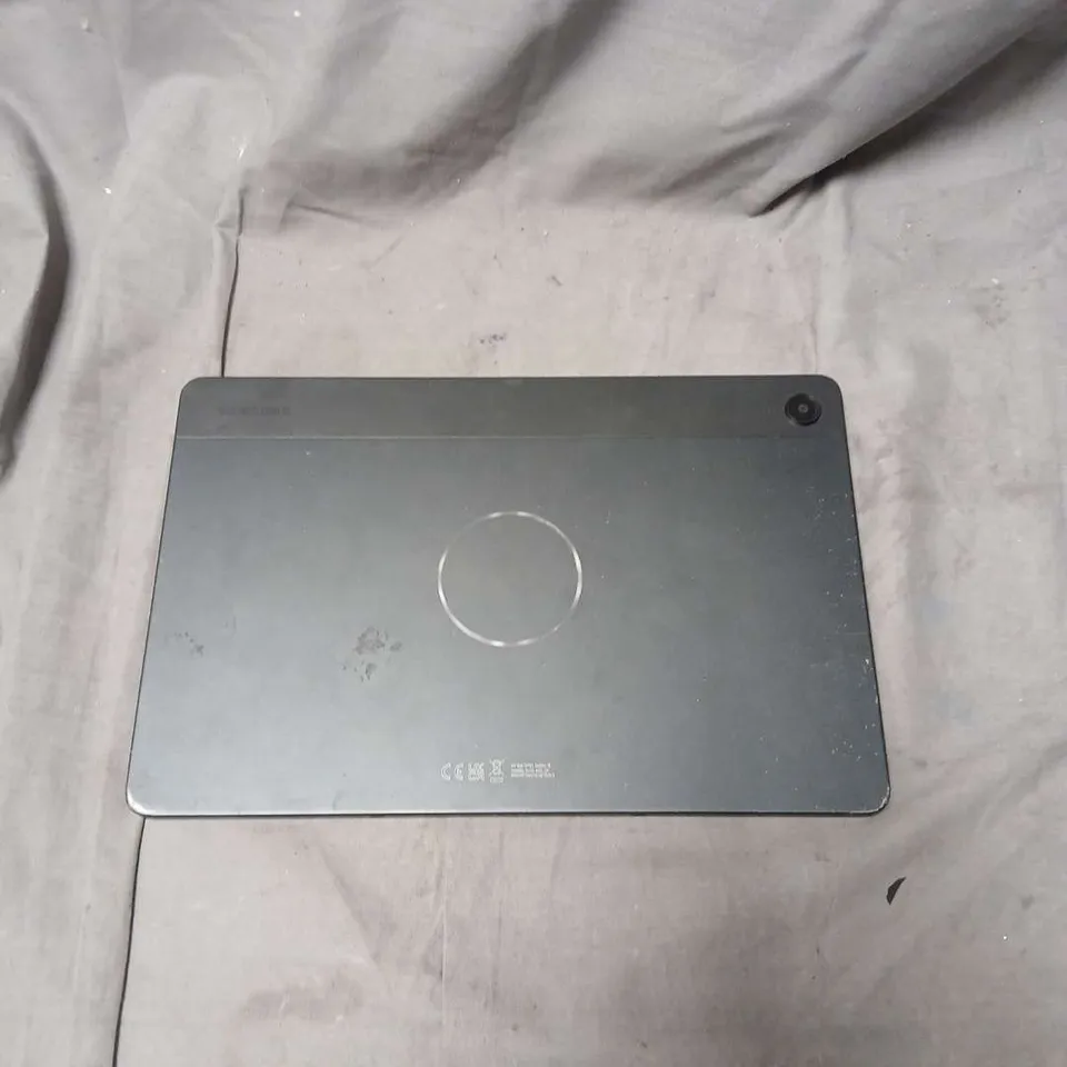 SAMSUNG TABLET – BLACK, CRACKED SCREEN