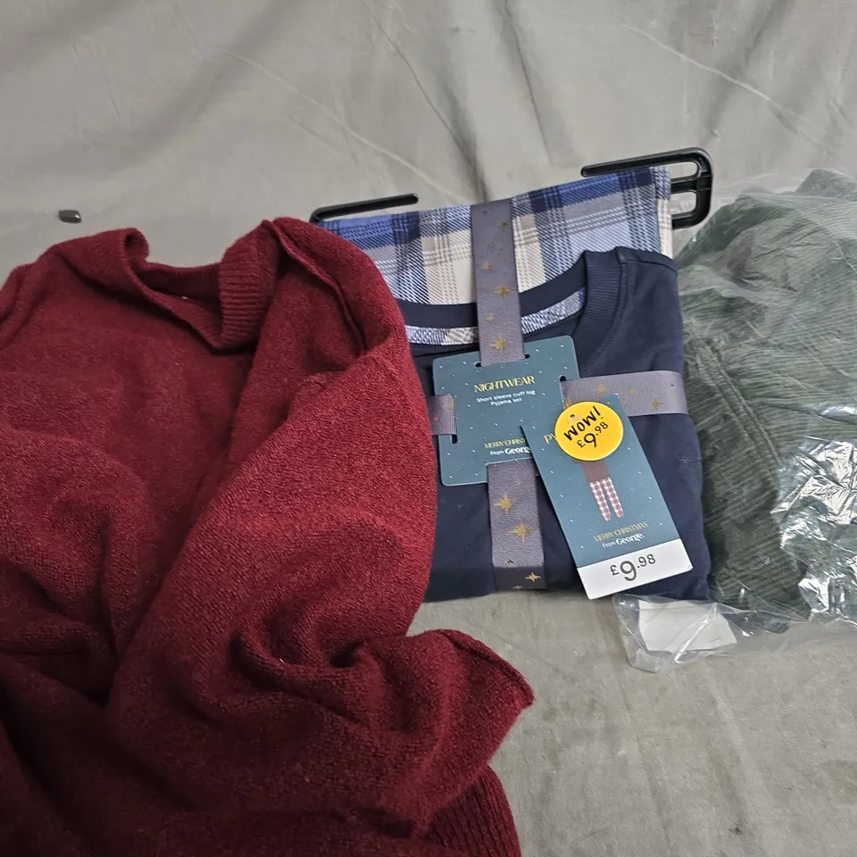 APPROXIMATELY 20 ASSORTED CLOTHING PRODUCTS IN VARIOUS STYLES & SIZES TO INCLUDE JUMPERS, T-SHIRTS, DRESSES ETC