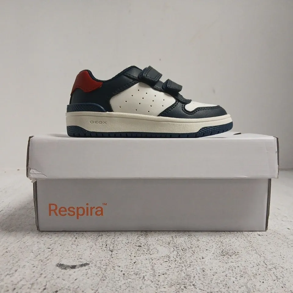 BOXED PAIR OF GEOX KID'S TRAINERS IN WHITE/NAVY SIZE 7.5