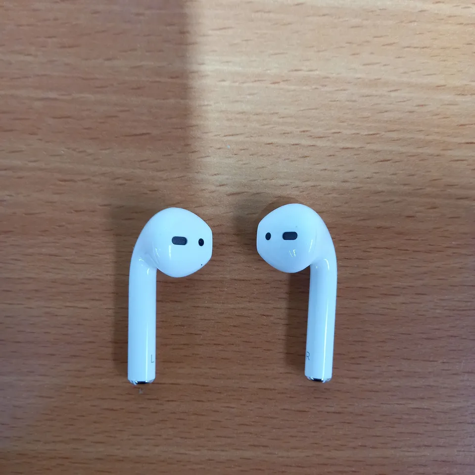 APPLE AIRPODS
