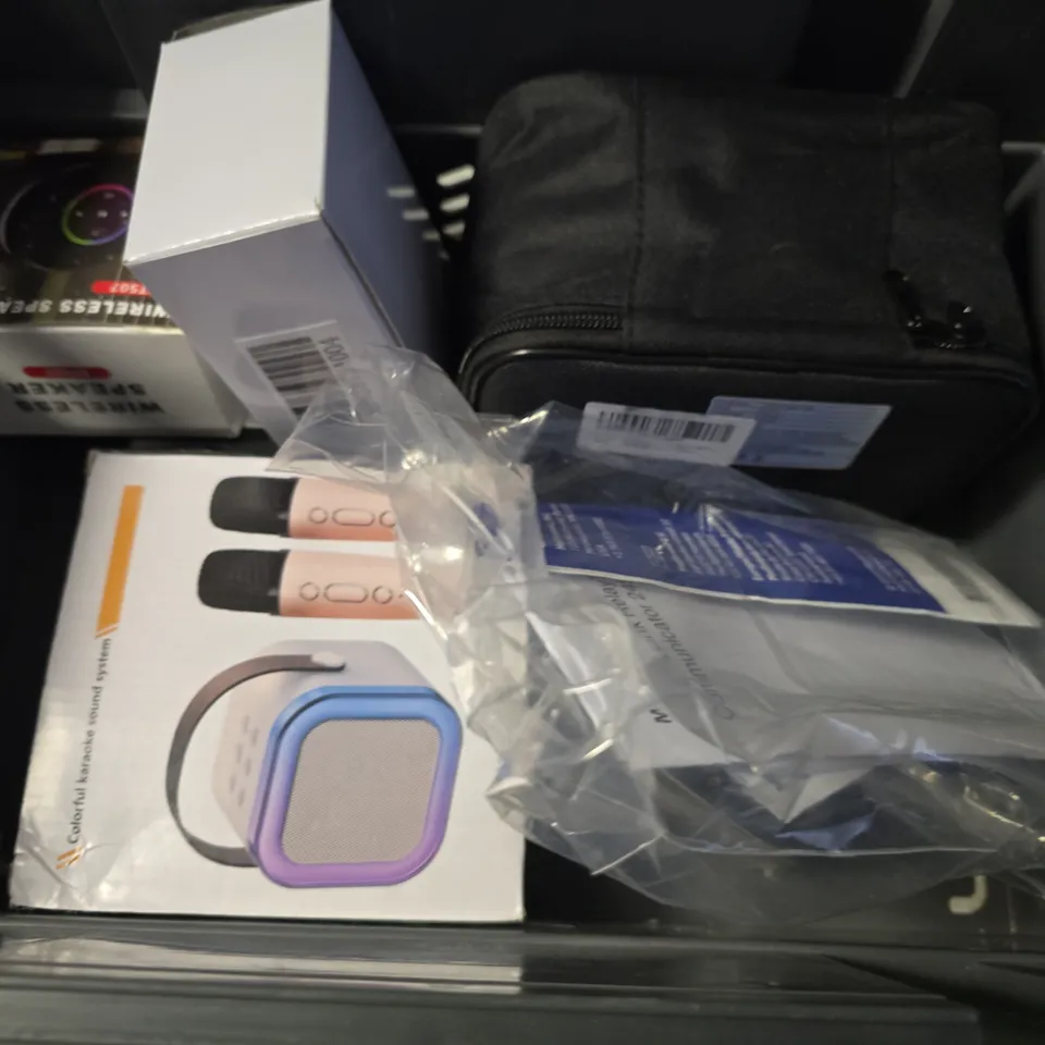 APPROXIMATELY 8 ASSORTED ITEMS TO INCLUDE - WIRELESS SPEAKER , INPHIC COMPUTER MOUSE , KARAOKE SPEAKER ETC