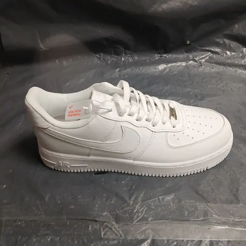 NIKE AIR WHITE TRAINERS SIZE 9