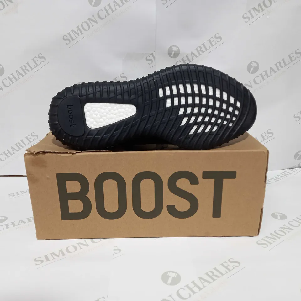 YEEZY BOOST 350 V2 IN BLACK - UK 11