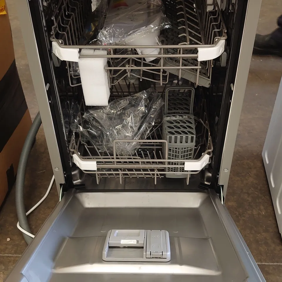 COMFEE SLIMLINE FREESTANDING DISHWASHER 