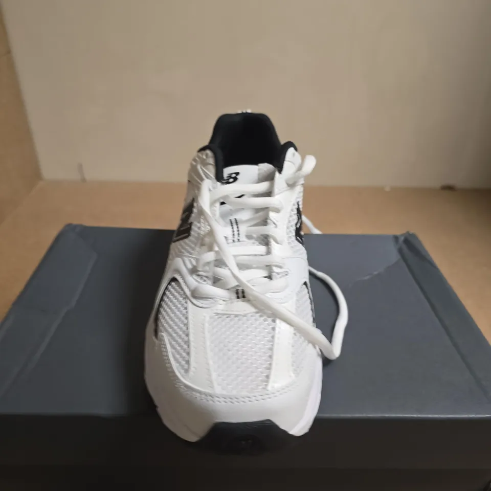 BOXED PAIR OF NEW BALANCE MR530 RUNNING SHOES – WHITE/BLACK, UK 5.5