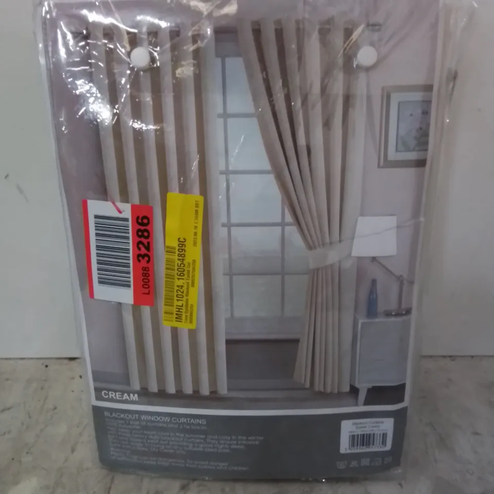 BAGGED TRINA SYNTHETIC BLACKOUT EYELET CURTAINS, CREAM // SIZE: 168CM X 183CM