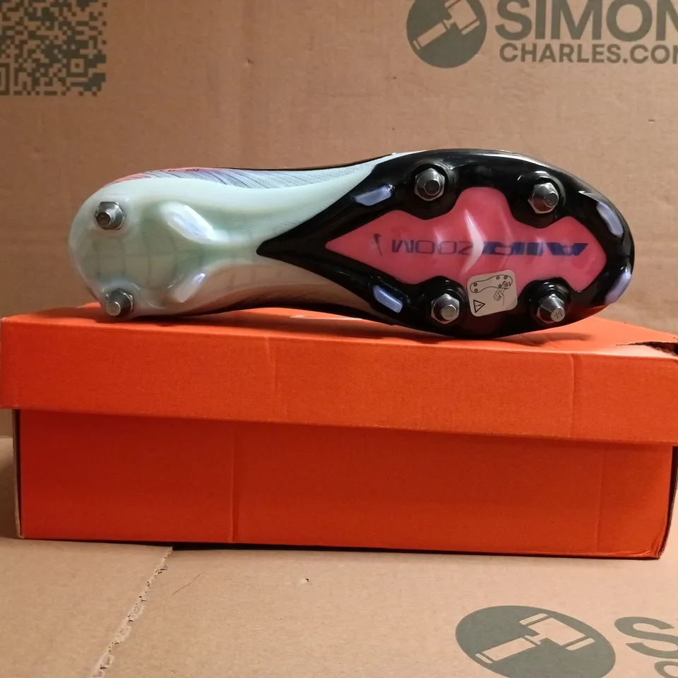 BOXED PAIR OF NIKE UNITED AIR ZOOM FOOTBALL BOOTS IN SALMON/ORANGE/PURPLE SIZE UK 10