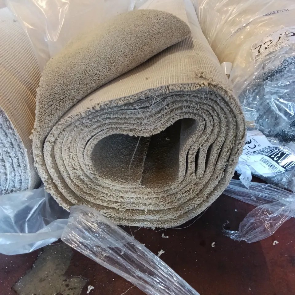 ROLL OF QUALITY PINNACLE AB CARPET // APPROX SIZE: 5.0 X 5.25m