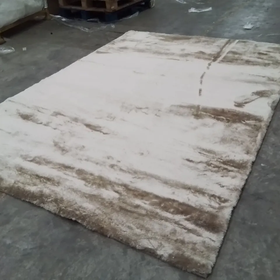 QUALITY DESIGNER AREA RUG - APPROXIMATELY 300X200CM
