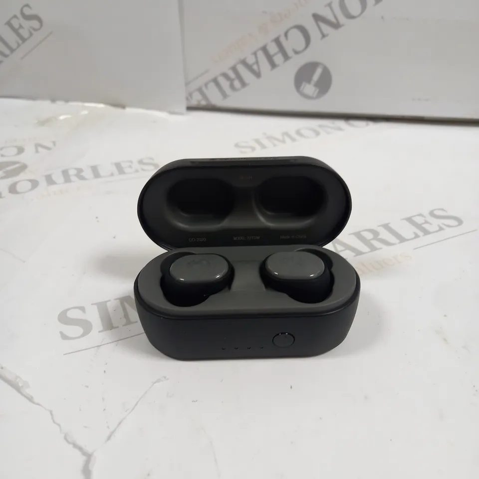 SKULLCANDY TRUE WIRELESS EARBUDS BOXED 