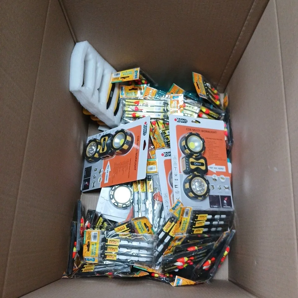 BOX OF APPROXIMATELY 30 ASSORTED ITEMS INCLUDING SPORTS DRINKING BOTTLE , COB MULTI WORK LIGHT AND 3PC FISHING LINE
