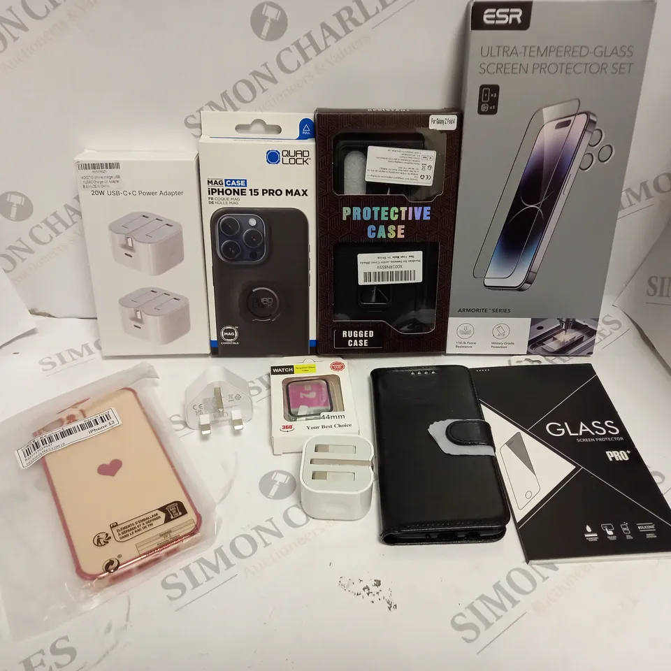 APPROXIMATELY 30 ASSORTED SMARTPHONE & TABLET ACCESSORIES TO INCLUDE CASES, CHARGING CABLES, USB PLUGS ETC	
