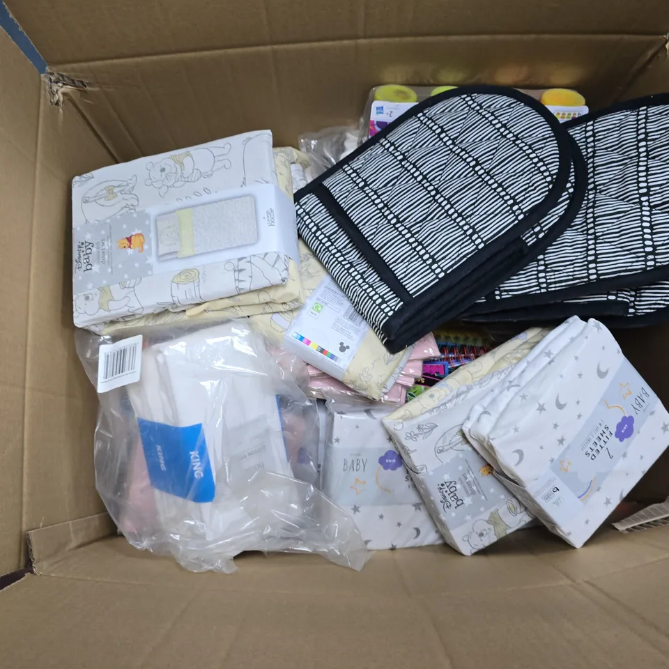 APPROXIMATELY 20 ASSORTED HOMEWARE ITEMS TO INCLUDE COTTON RICH FITTED SHEET KING, PLAYDOH SET, SCRATCH ART MONSTERS BOOK, ETC - COLLECTION ONLY