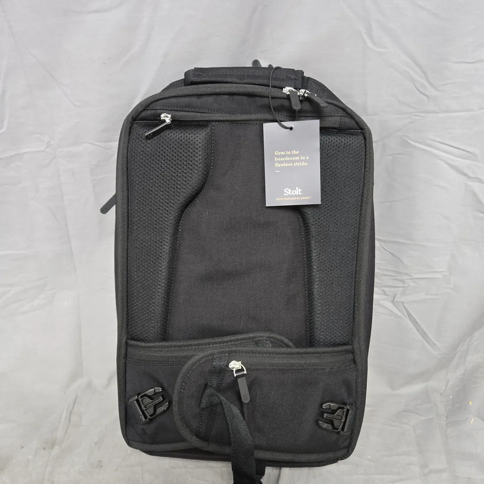 STOLT RUNNING BACKPACK IN BLACK