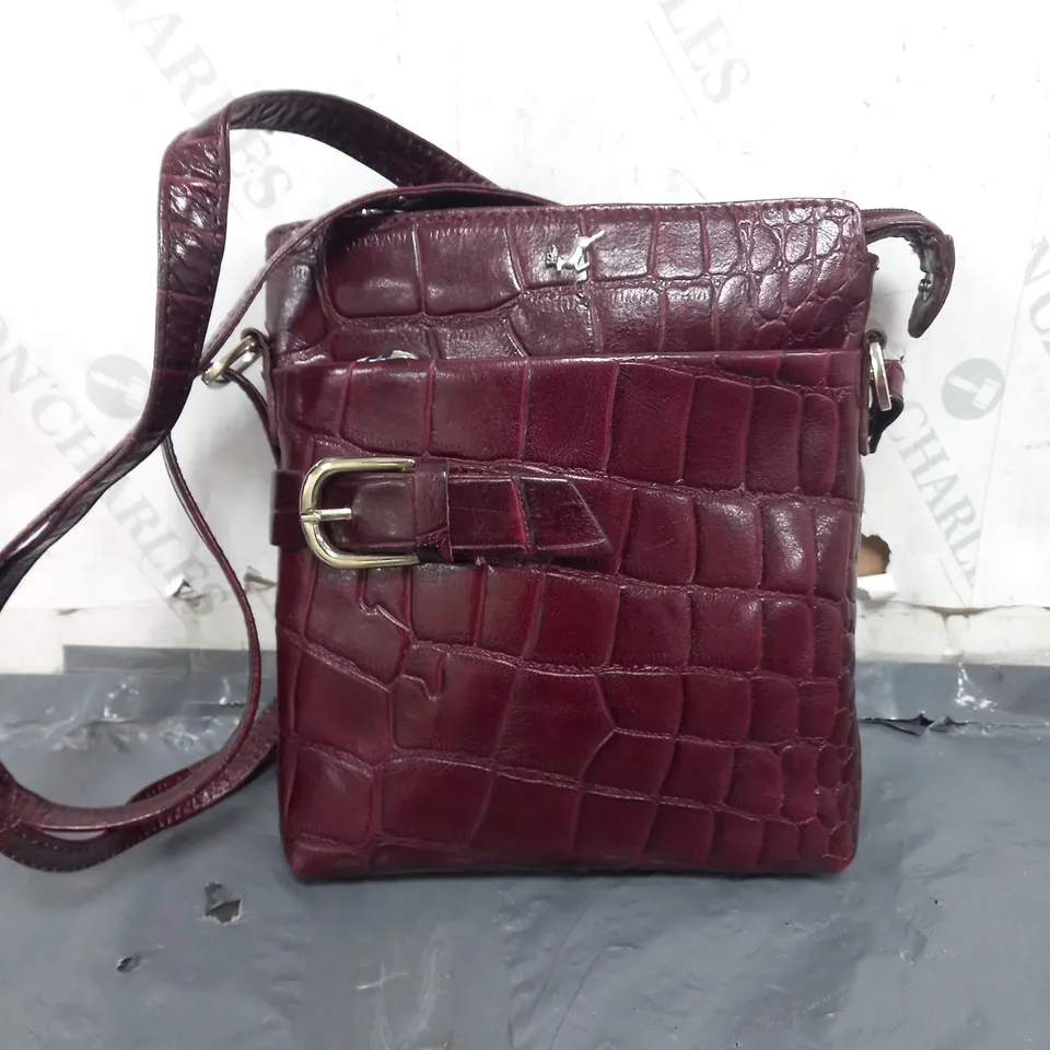 ASHWOOD LEATHER CROSSBODY BAG IN CHERRY CROC