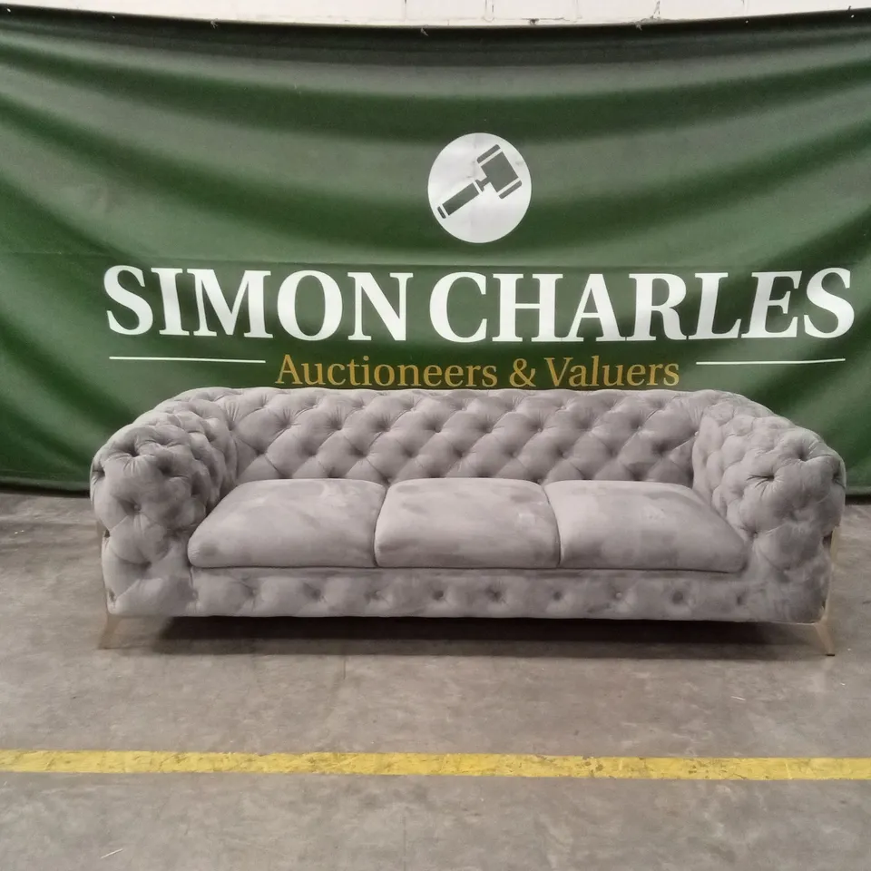 QUALITY DESIGNER 3 SEATER VELVET CHESTERFIELD STYLE SOFA - GREY
