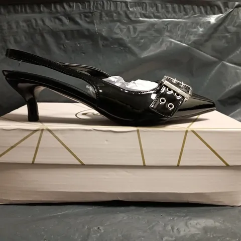 BOXED PAIR OF ESSEX GLAM POINTED TOE LOW HEEL SHOES IN BLACK SIZE UK 5
