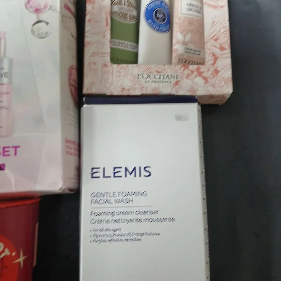 LOT OF 4 ASSORTED HEALTH AND BEAUTY ITEMS TO INCLUDE ELEMIS FACIAL WASH, ELVIVE GLOSSING SET AND HAND CREAM TRIO