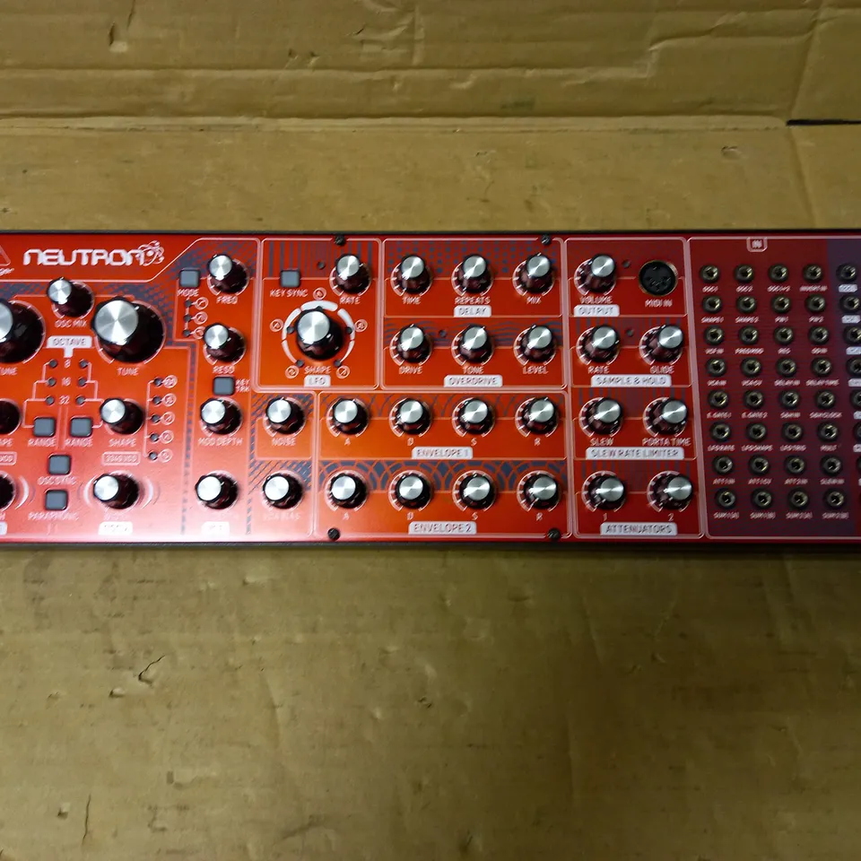 BEHRINGER NEUTRON PARAPHONIC ANALOG AND SEMI MODULAR SYNTHESIZER